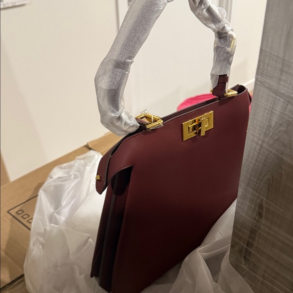 Elegant Burgundy peekaboo genuine Leather Handbag NEW - Picture 7 of 13